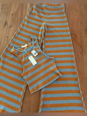 By Together striped set - camel and blue -
Small